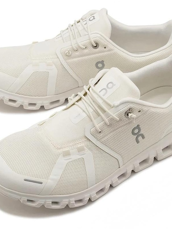 On Running Cloud Sneakers in White New Size 9.5 main image 6
